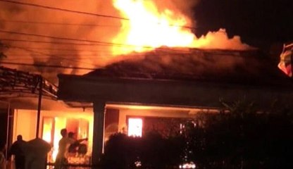 Api Hanguskan Rumah Mewah di Utan Kayu