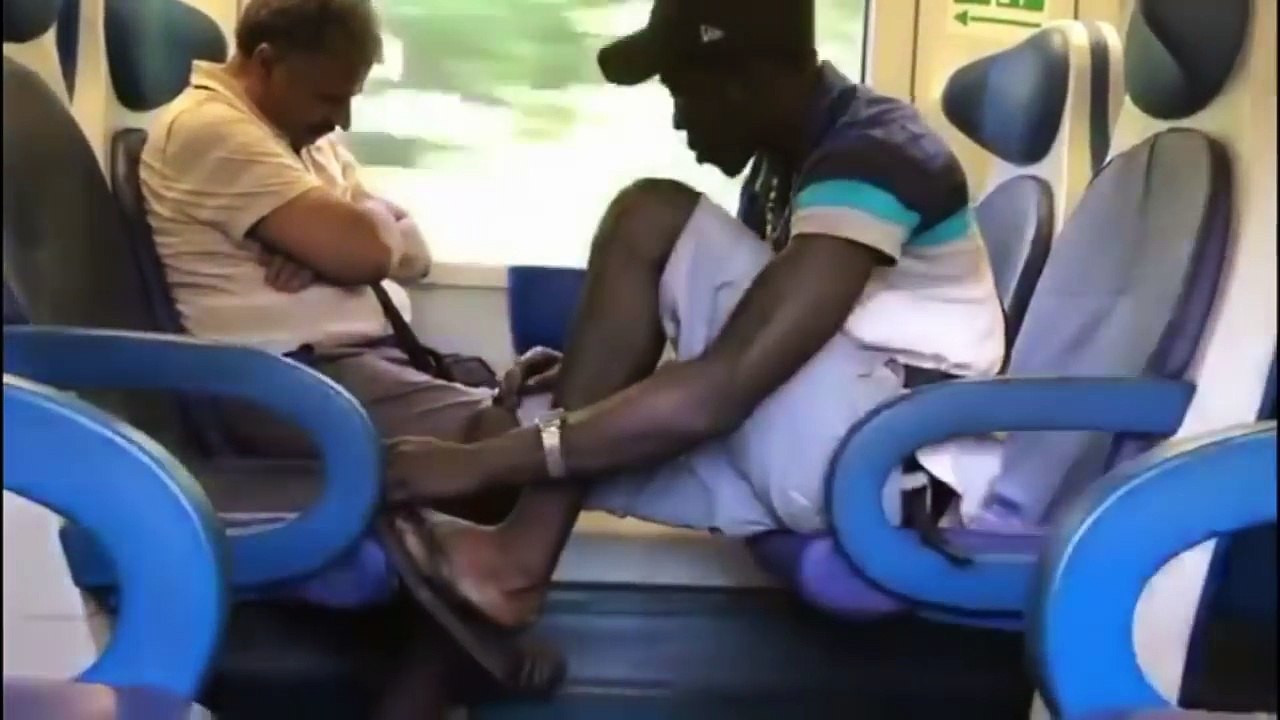 Funny Thief on the Train 2018
