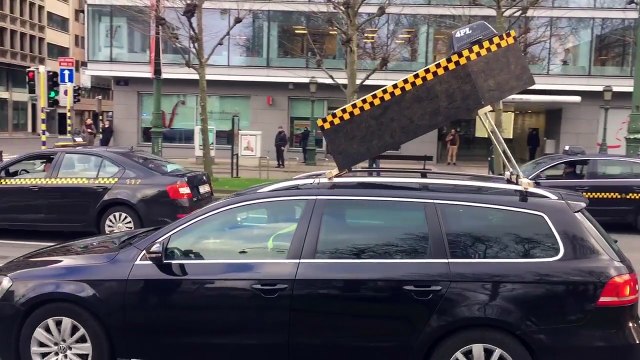Entre 200 et 250 taxis manifestent dans les rues de Bruxelles