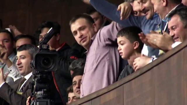 Küçük Çocuk Şiiriyle AK Parti Grup Toplantısına Damga Vurdu