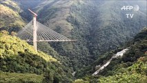 مقتل عشرة عمال في انهيار جسر قيد الإنشاء في كولومبيا