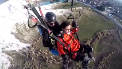 Yamaç paraşütüyle atlayan Çinli turistin baygınlık geçirmesi kamerada - DENİZLİ