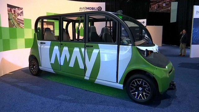 Carros sem condutor desfilam em Detroit