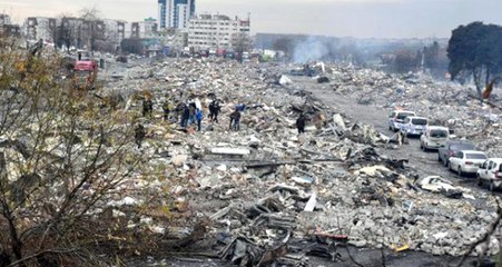 Yıkılan Nakliyeciler Sitesi'nde, Molozlar Arasında Ceset Bulundu