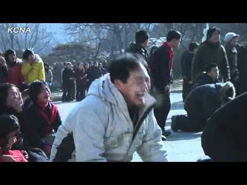 RAW: North Koreans in Pyongyang mourn death of leader Kim Jong-il (2)