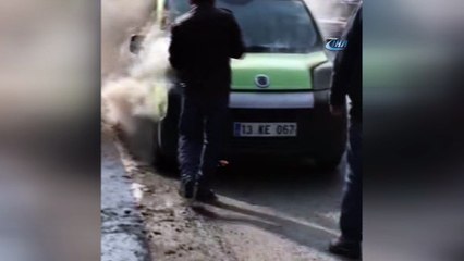 Seyir halindeki araç alev alev yandı