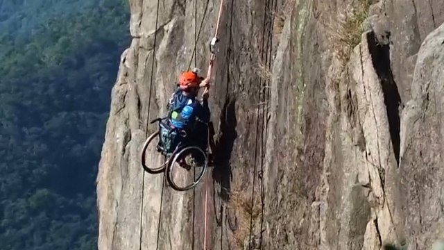 This Athlete Isn’t Letting A Wheelchair Stopping Him From Climbing A Mountain