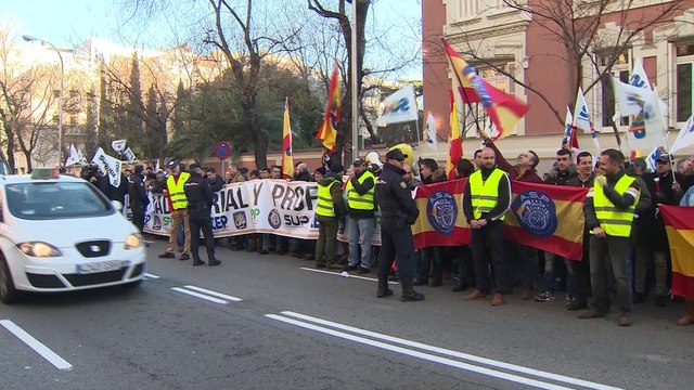 Zoido se compromete a equiparar sueldos en la policía