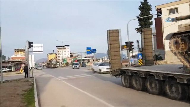 Çok sayıda tank ve fırtına obüs topları Suriye sınırına ulaştı