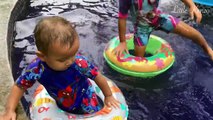 Kenzo Belajar Berenang pakai Ban | Baby Swimming | Asyiknya Bermain Air bersama Kakak Zara