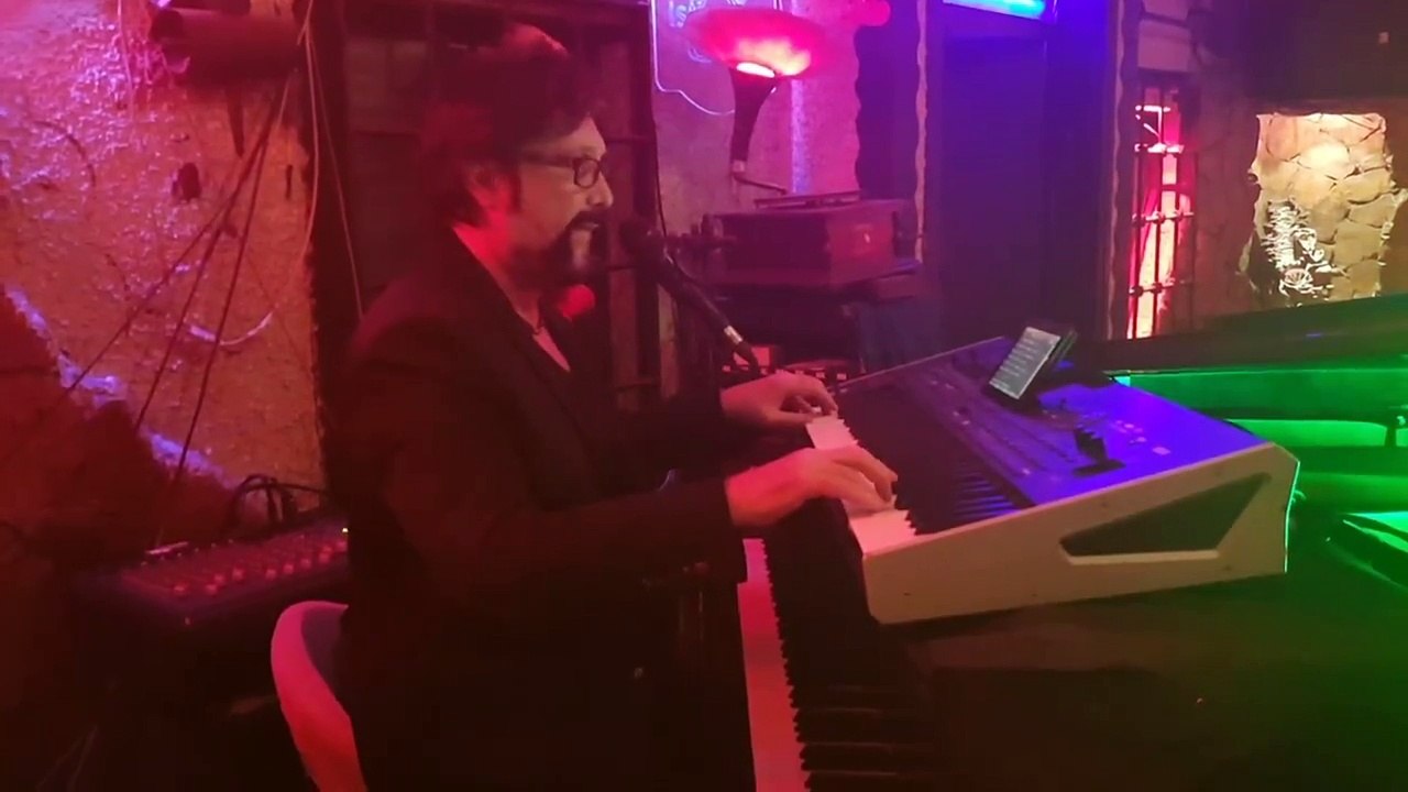 Yaşar YAĞMUR - Hala Sevdalı & Caruso