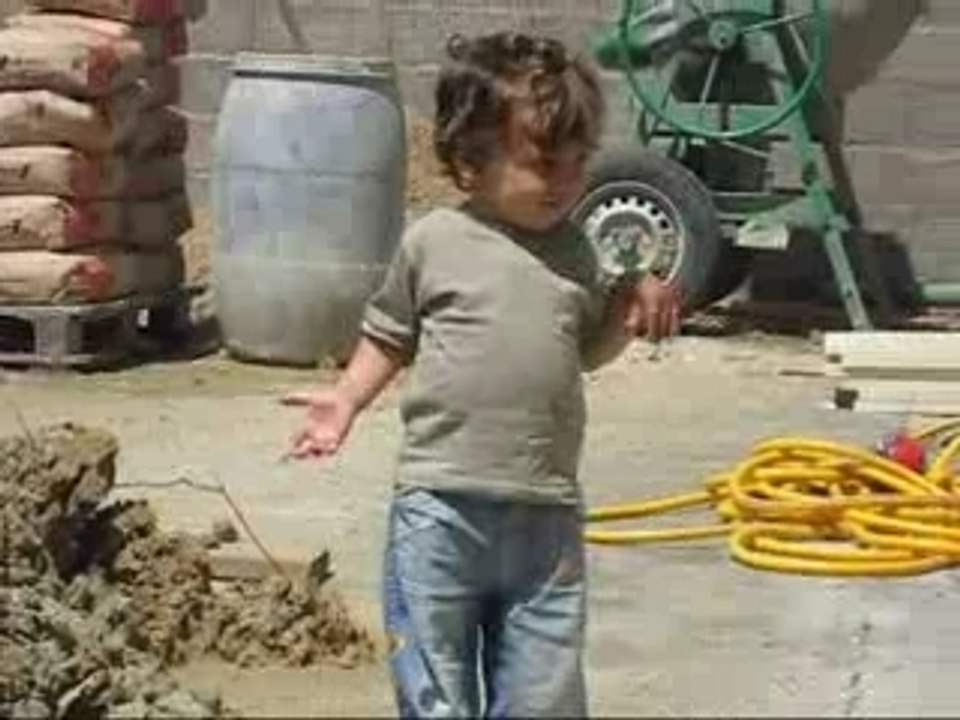 Tancrède aime danser sur du Raï