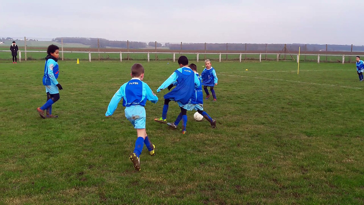 RENCONTRE TRES DISPUTEE ENTRE LES DEUX EQUIPES U8/U9 DU FCPBL AU PLATEAU DE LONGNES SAMEDI 13 JANVIER 2018