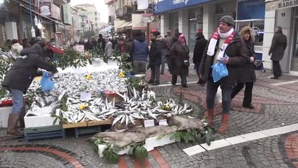 Sadece "Bilenin Aldığı Balık" Tezgahta İlgi Çekiyor