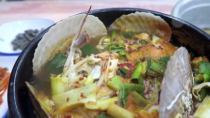 Korean Seafood Soup in Busan ♦ Exploring Haeundae Beach