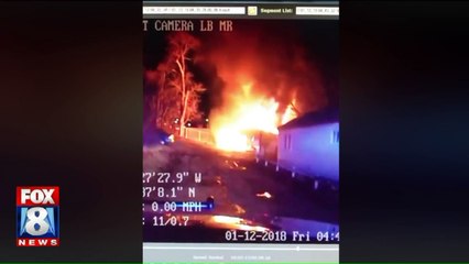 Скачать видео: Incredible Body Camera Footage Shows Officers Rescuing Man from Burning Home