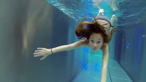 Carla Underwater swimming with snow