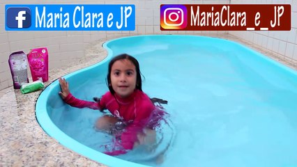 COLOQUEI SABÃO NA PISCINA E TOMEI BANHO DE ESPUMA COM A MINHA MÃE
