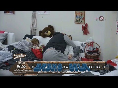 SOKANTNO za krunicu -JANJUS LJUBI ANU ,hvata je JE PO GRUDIMA i peva !!