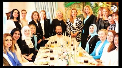 Adnan Oktar kendisini çok seven, yaklaşık 30 yıllık hanım arkadaşlarının yemek davetine katıldı