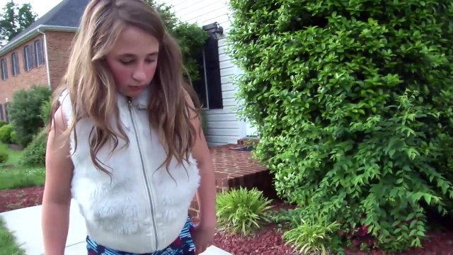 Kids Swim in The Swimming Pool - Girls Underwater Having Fun - Monster High Homemade Bed