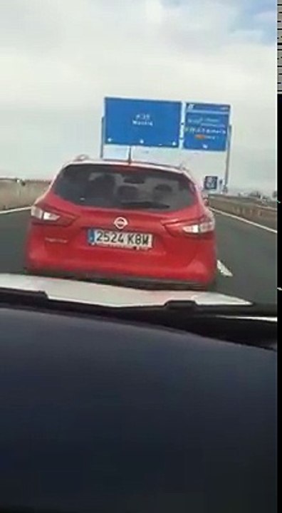 Une automobiliste freine volontairement pour provoquer un accident sur l'autoroute