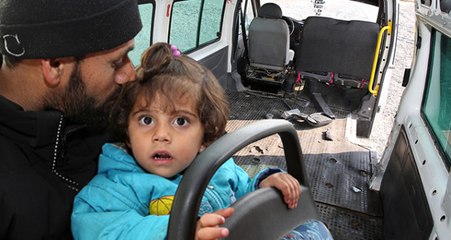 İnsan Kaçakçıları 14 Kişilik Minibüse 71 Kişiyi Sığdırdı