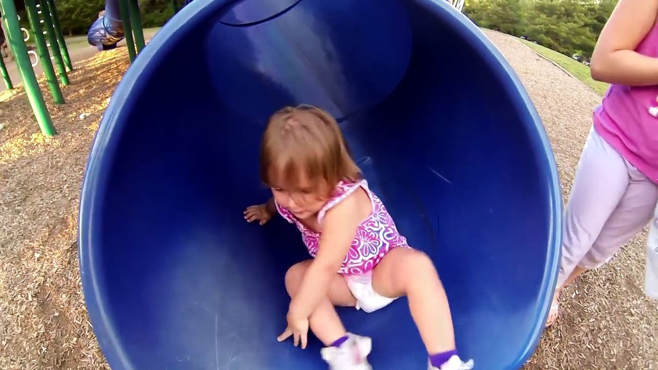 Kids Swim Underwater in Swimming Pool - Girls Prank Dad - Bath Time Fun - Chuck E Cheese's