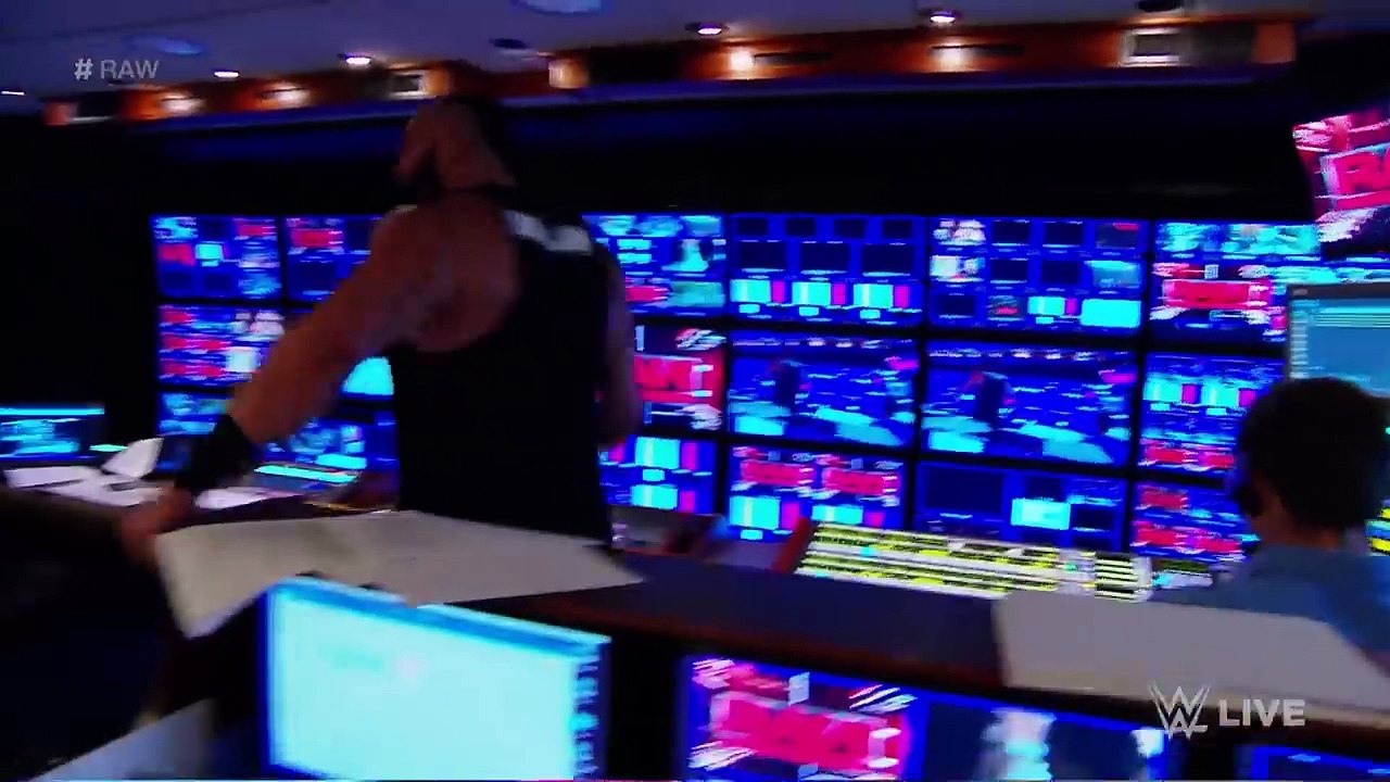 Braun Strowman demolishes a TV production truck: Raw, Jan. 15, 2018
