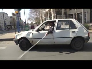 Un coductor 'ciego' la lía muy parda