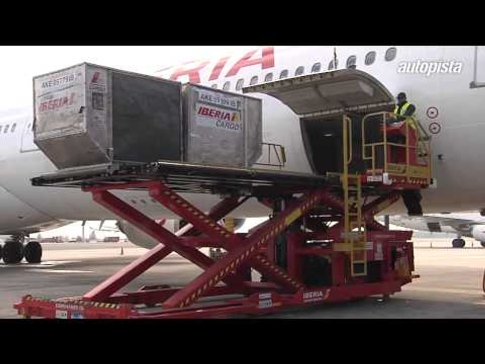 Así son los vehículos que trabajan a pie de pista en un aeropuerto