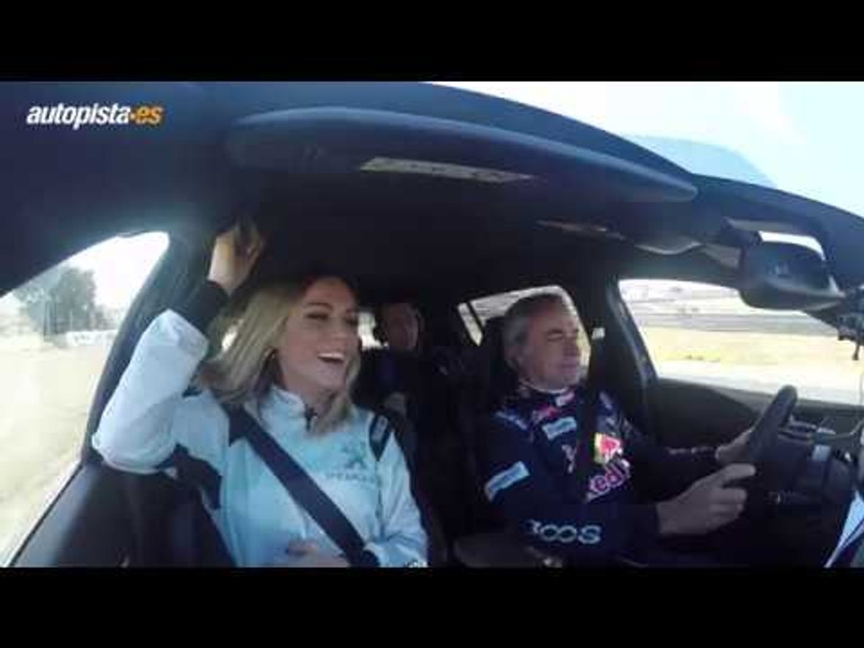 Carlos Sainz y Edurne, en un Peugeot 308 GTI