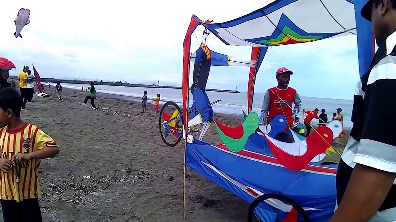 Layangan Unik dan lucu di Lomba Layang-Layang Cilacap 2016 Kategori 3 Dimensi