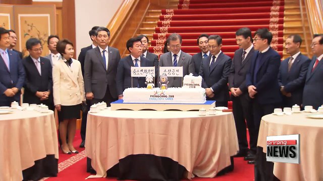 President Moon Jae-in invites leaders of small businesses, venture firms to the Blue House