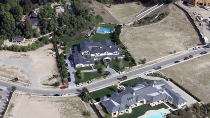 Kylie Jenner Has A Crib Delivered As Her Baby Is Due Any Day!