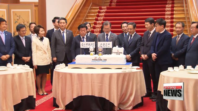 President Moon Jae-in invites leaders of small businesses, venture firms to the Blue House