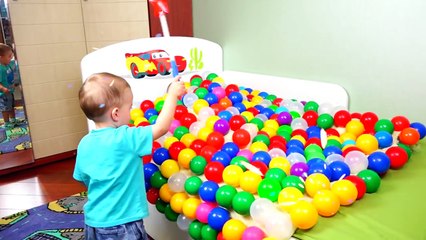مضحك الطفل ضارة فاتنة كرات بلاستيكية في كل مكان كرات مجنون في كل مكان