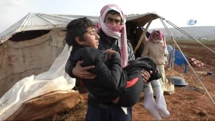 Oğlunu 13 Kilometre Kucağında Taşıyarak Bombalardan Kaçtı