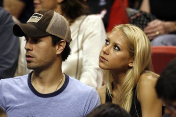 Enrique Iglesias et Anna Kournikova montrent leurs bébés jumeaux !