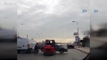 E-5'in ortasında forkliftle otomobil taşıdılar