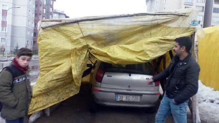 Araç donmalarına brandadan yapılmış garajlı çözüm