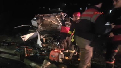 Manisa Otomobil Şarampole Uçtu 3 Yaralı