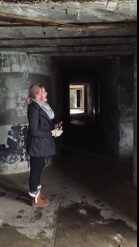 Superbe chant de l'hymne américain dans un bunker avec un écho sublime