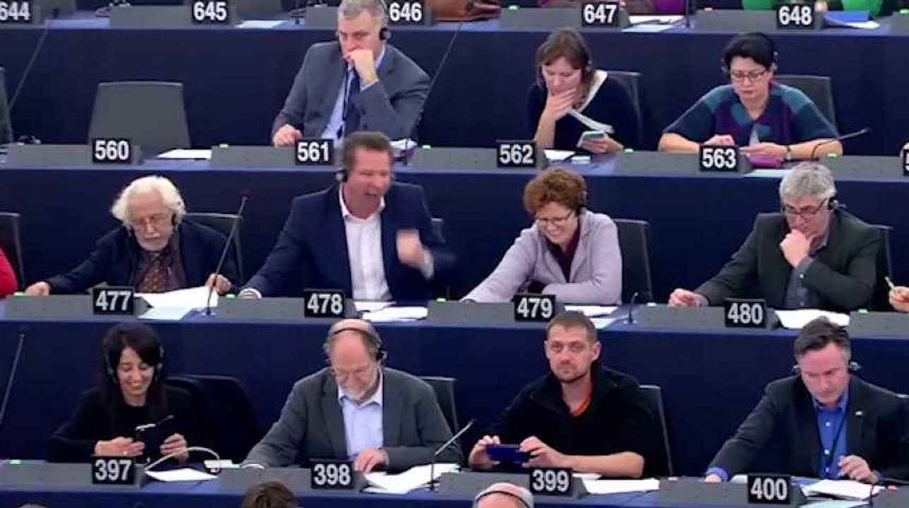 La danse de la joie de Yannick Jadot après l'interdiction de la pêche électrique