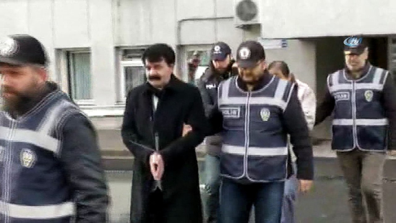 Sahte sarı basın kartı ile kaçakçılık yaptılar