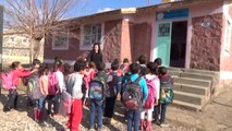 Köy Okulunda Ders Ortasında Puding Keyfi