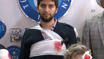 Kalbine Bıçak Saplanan ve Kafasında Baltayla Gezen Öğretmenler Eylem Yaptı