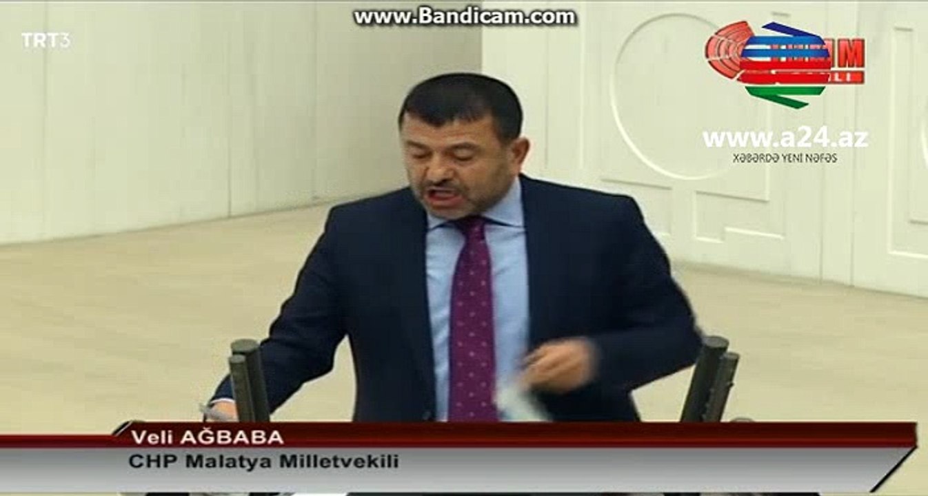 Türk millət vəkili Azərbaycan və türk bayraqlarını belə müdafiə etdi