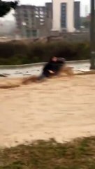 غرق فتاة  في أمطار مرسين تركيا - Kız yağmur Mersin Türkiye boğuldu