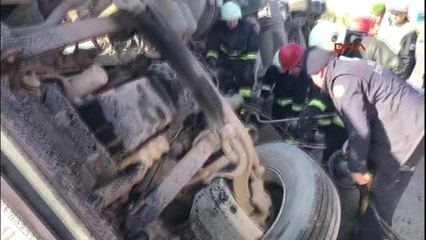 Bursa Devrilen Tır'da Sıkışan Sürücü 2 Saatte Kurtarıldı